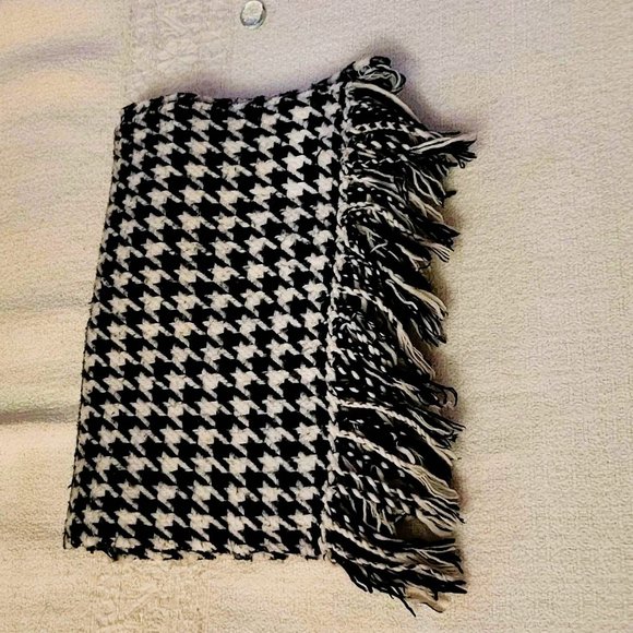 Vintage houndstooth patterned scarf / Foulard avec Motifs " Pied-de-poule " - Picture 12 of 15